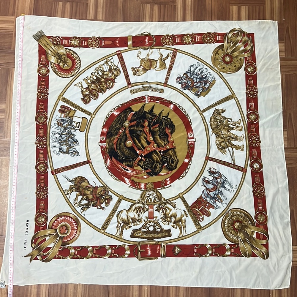 Auth HERMES Carre 90 CHEVAIIX DE TRAIT Scarf
White/Multicolor Silk
